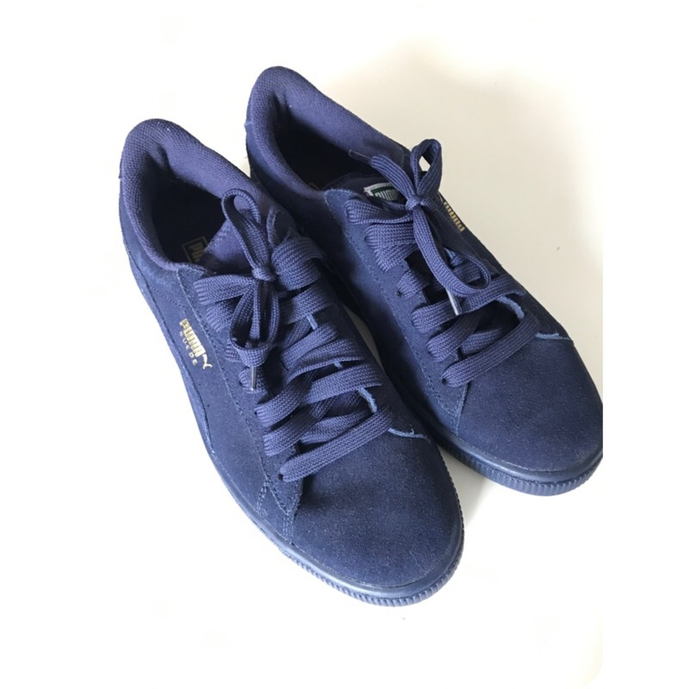 Navy blue suede pumas